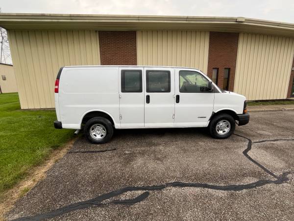2009 Chevrolet Express 2500 LS Rear-wheel Drive Passenger Van Automatic — photo 5