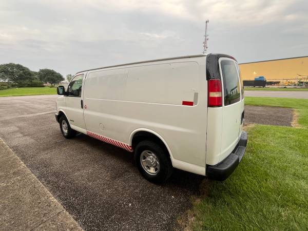 2009 Chevrolet Express 2500 LS Rear-wheel Drive Passenger Van Automatic — photo 9