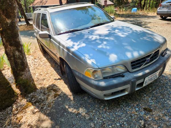 1999 Volvo V70 XC 4dr All-wheel Drive Station Wagon Automatic — photo 2