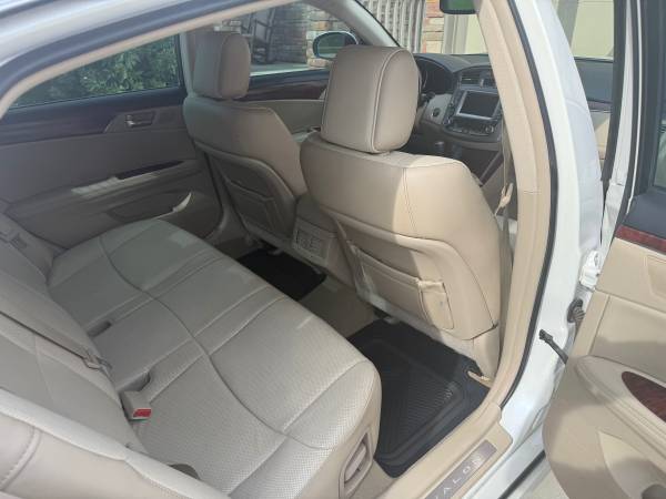 2011 Toyota Avalon Base 4dr Sedan Automatic — photo 8
