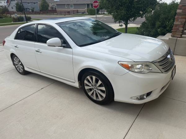 2011 Toyota Avalon Base 4dr Sedan Automatic — photo 3