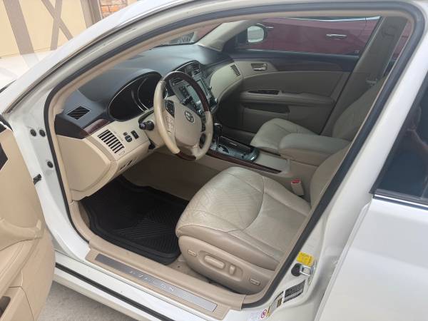 2011 Toyota Avalon Base 4dr Sedan Automatic — photo 10