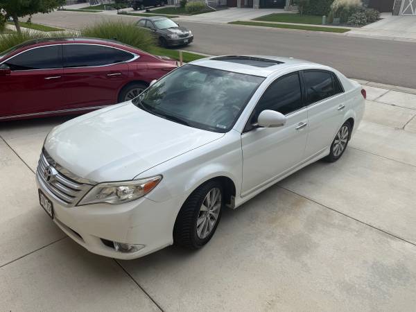 2011 Toyota Avalon Base 4dr Sedan Automatic — photo 1