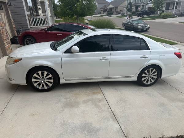 2011 Toyota Avalon Base 4dr Sedan Automatic — photo 4