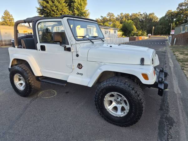 2000 Jeep Wrangler Sahara 2dr 4x4 Manual — photo 1
