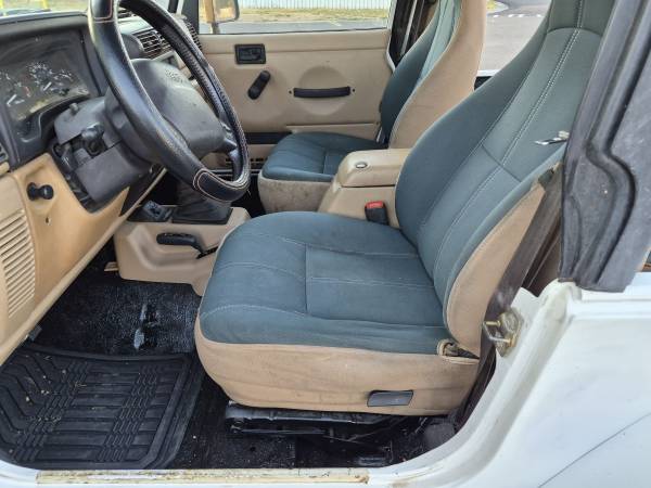 2000 Jeep Wrangler Sahara 2dr 4x4 Manual — photo 6