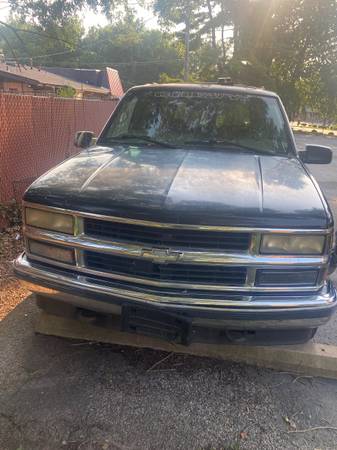 1998 Chevrolet Tahoe LS — photo 3