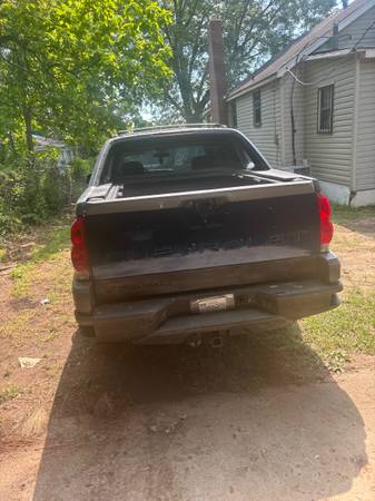 2002 Chevrolet Avalanche 2500 Base 4x2 Automatic — photo 2