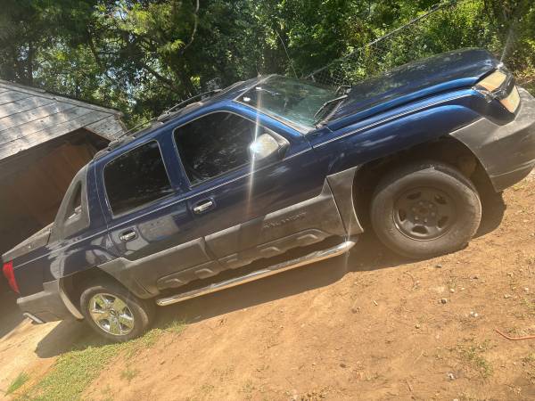2002 Chevrolet Avalanche 2500 Base 4x2 Automatic — photo 1