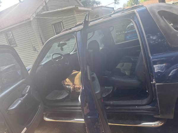 2002 Chevrolet Avalanche 2500 Base 4x2 Automatic — photo 3
