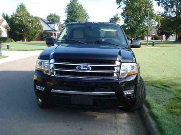 2017 Ford Expedition Limited 4dr 4x4 — photo 4