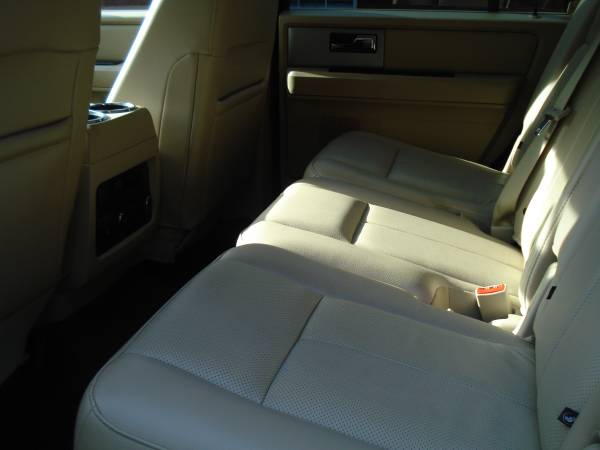 2017 Ford Expedition Limited 4dr 4x4 — photo 10