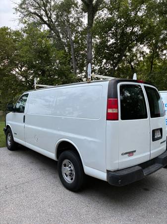 2000 Chevrolet Van — photo 1