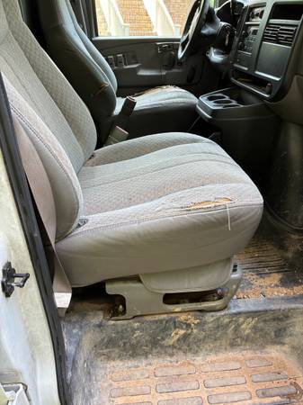 2000 Chevrolet Van — photo 3