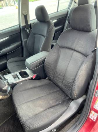2012 Subaru Legacy 2.5i 4dr Sedan CVT — photo 9