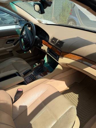 2000 BMW 528 i 4dr Sedan Manual — photo 2