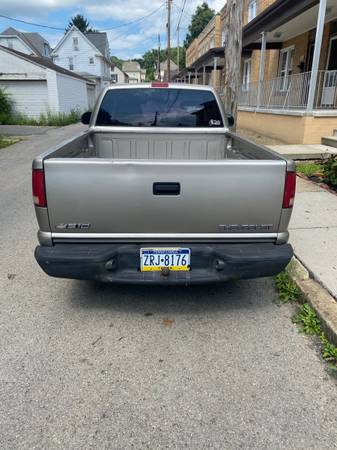 1999 Chevrolet S-10 LS — photo 2