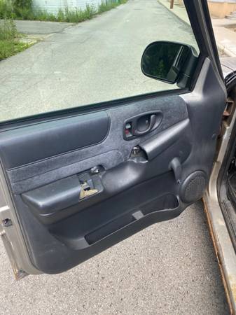 1999 Chevrolet S-10 LS — photo 6