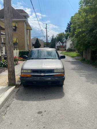 1999 Chevrolet S-10 LS — photo 1