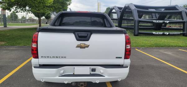 2010 Chevrolet Avalanche 1500 LS 4x4 Automatic — photo 4