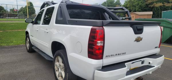 2010 Chevrolet Avalanche 1500 LS 4x4 Automatic — photo 5