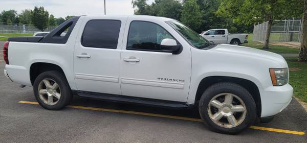2010 Chevrolet Avalanche 1500 LS 4x4 Automatic — photo 2