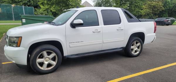 2010 Chevrolet Avalanche 1500 LS 4x4 Automatic — photo 1