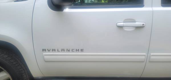 2010 Chevrolet Avalanche 1500 LS 4x4 Automatic — photo 8
