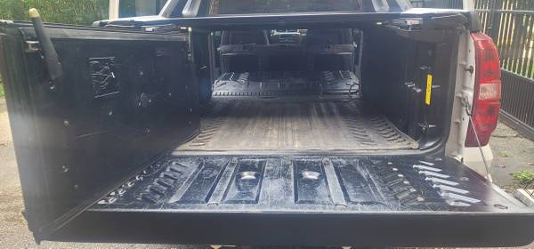 2010 Chevrolet Avalanche 1500 LS 4x4 Automatic — photo 12
