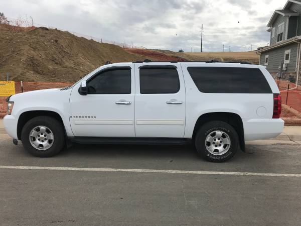 2009 Chevrolet Suburban 1500 LS — photo 1