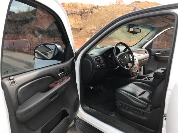 2009 Chevrolet Suburban 1500 LS — photo 6