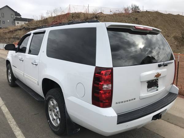 2009 Chevrolet Suburban 1500 LS — photo 12