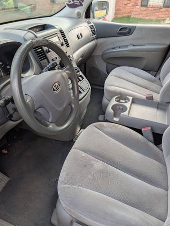 2008 KIA Sedona Base — photo 9