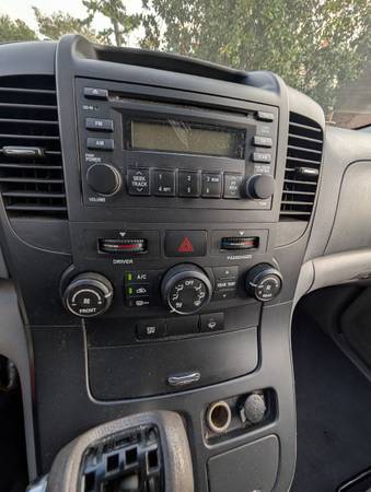 2008 KIA Sedona Base — photo 12
