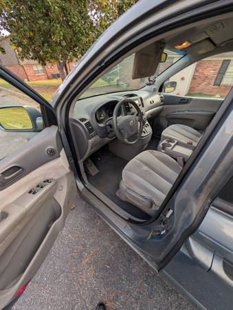 2008 KIA Sedona Base — photo 8