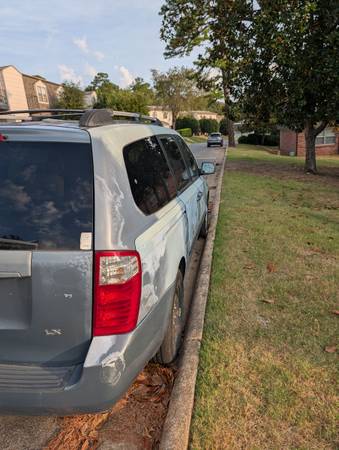 2008 KIA Sedona Base — photo 7
