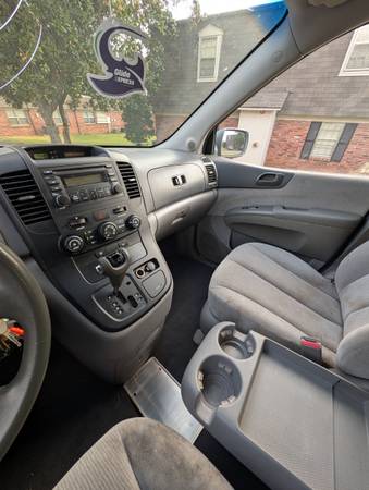 2008 KIA Sedona Base — photo 10