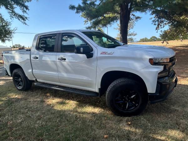 2022 Chevrolet Silverado 1500 Custom Trail Boss 4x4 Crew Cab 5.75 ft. box 147.4 in. WB Automatic — photo 1