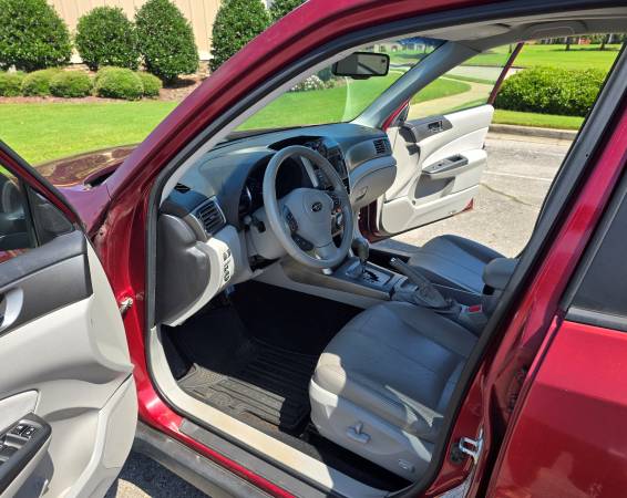 2011 Subaru Forester 2.5X Limited — photo 9