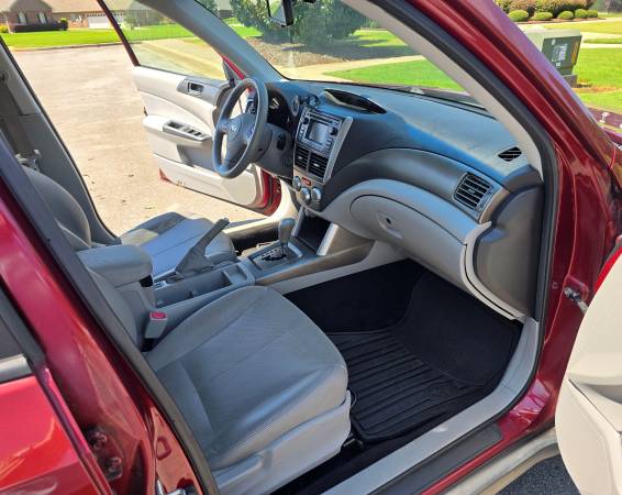 2011 Subaru Forester 2.5X Limited — photo 10
