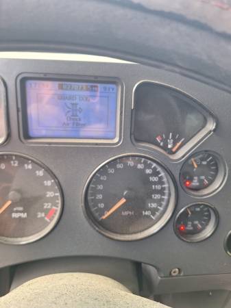 2013 Nissan Mack Dump — photo 7