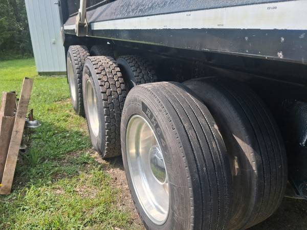 2013 Nissan Mack Dump — photo 4