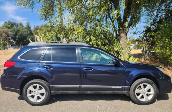2013 Subaru Outback 3.6R Limited 4dr All-wheel Drive Automatic — photo 3
