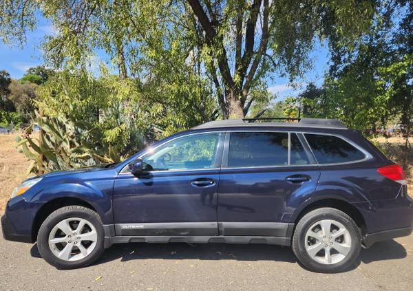 2013 Subaru Outback 3.6R Limited 4dr All-wheel Drive Automatic — photo 6