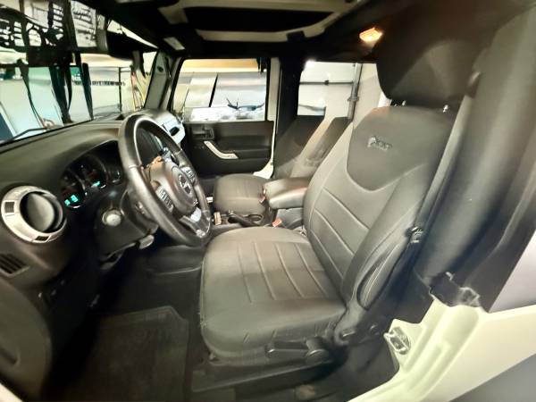 2016 Jeep Wrangler Rubicon 2dr 4x4 Manual — photo 12