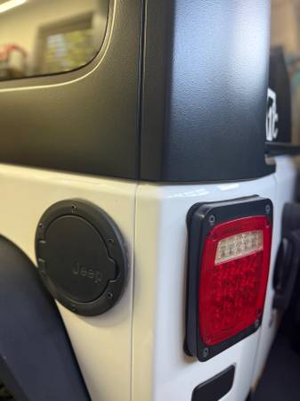 2016 Jeep Wrangler Rubicon 2dr 4x4 Manual — photo 6