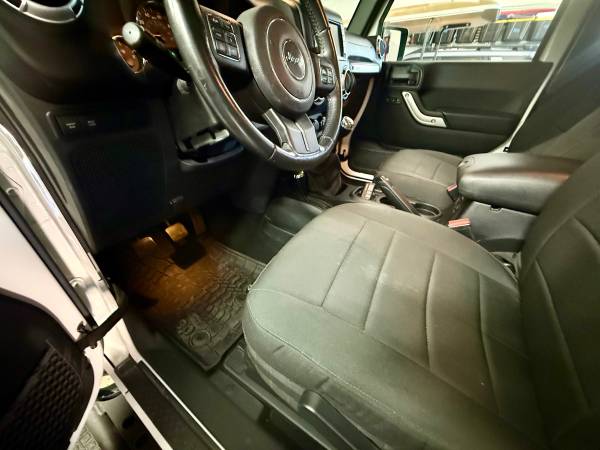 2016 Jeep Wrangler Rubicon 2dr 4x4 Manual — photo 11
