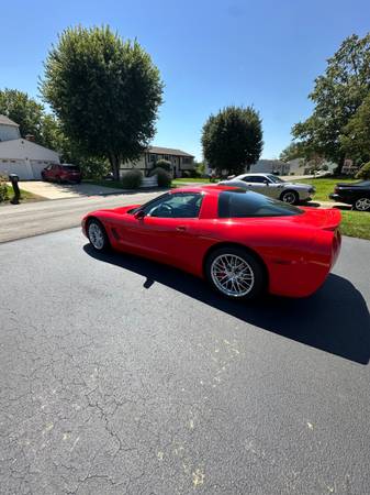 1998 Chevrolet Corvette Base 2dr Hatchback — photo 2