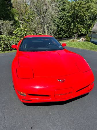 1998 Chevrolet Corvette Base 2dr Hatchback — photo 1