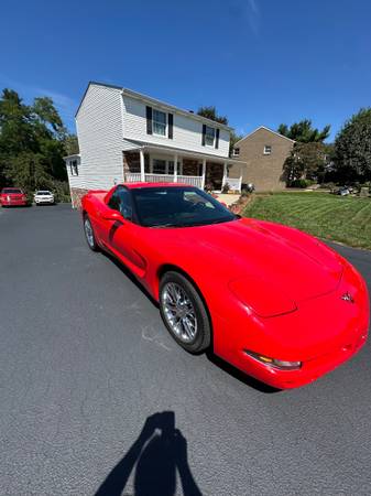 1998 Chevrolet Corvette Base 2dr Hatchback — photo 3